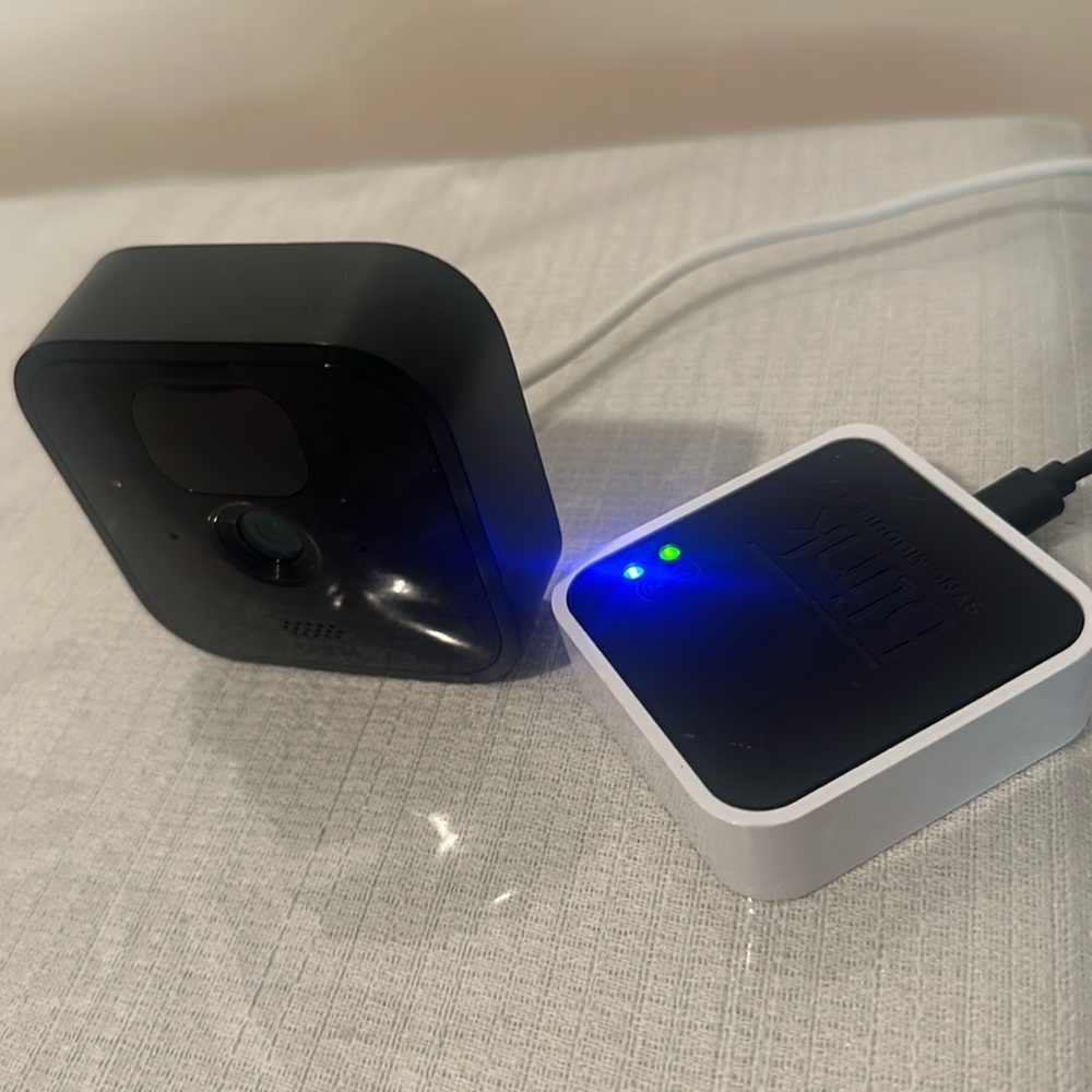 Blink outdoor wireless camera set - batteries not included in sell